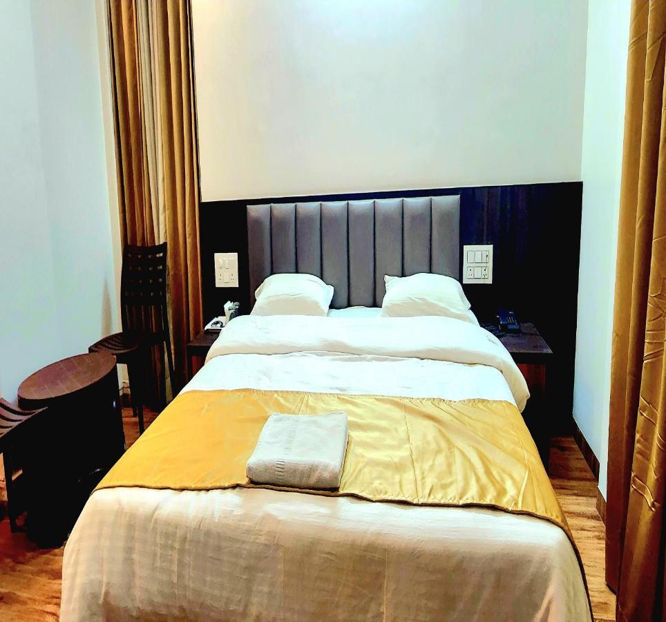 Hotel Shiv Sangram Ahmednagar Buitenkant foto