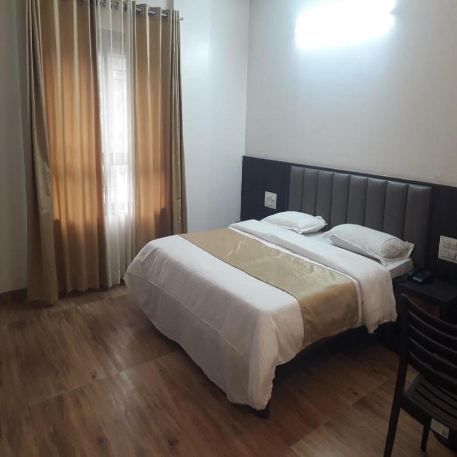 Hotel Shiv Sangram Ahmednagar Buitenkant foto