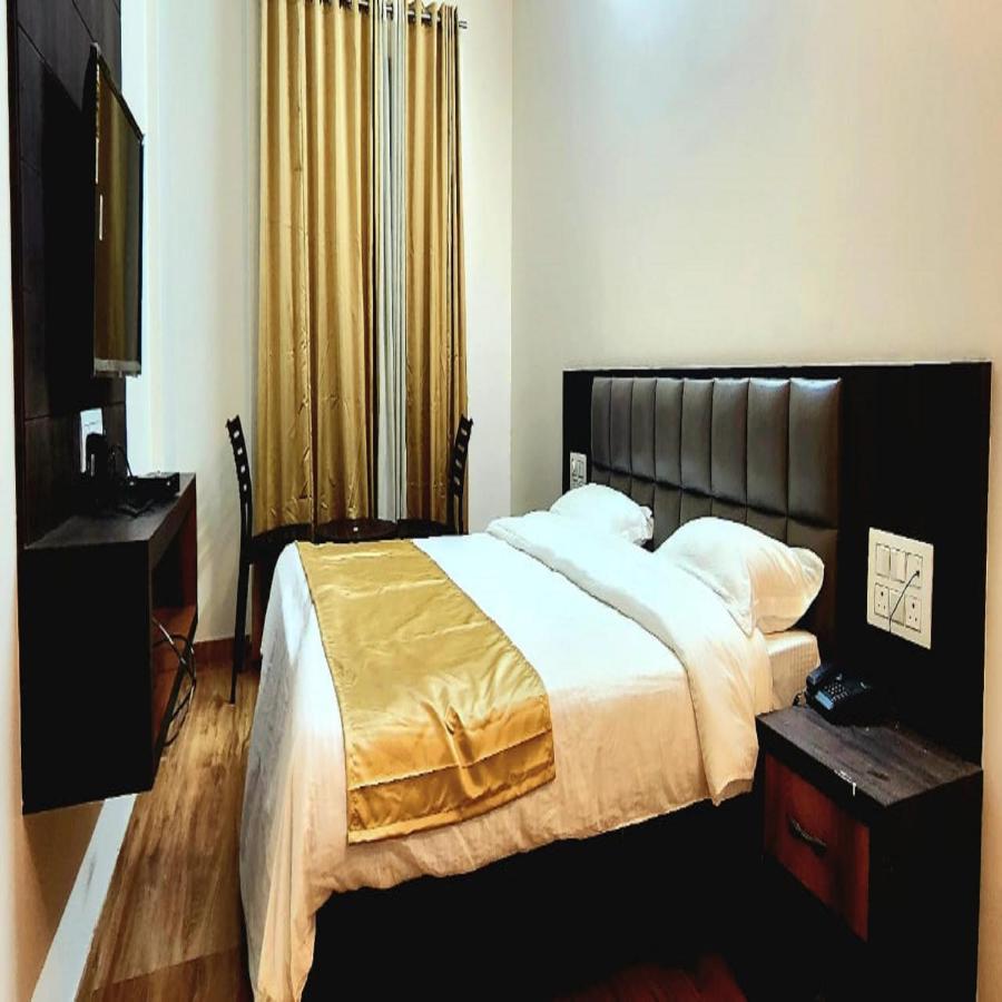 Hotel Shiv Sangram Ahmednagar Buitenkant foto